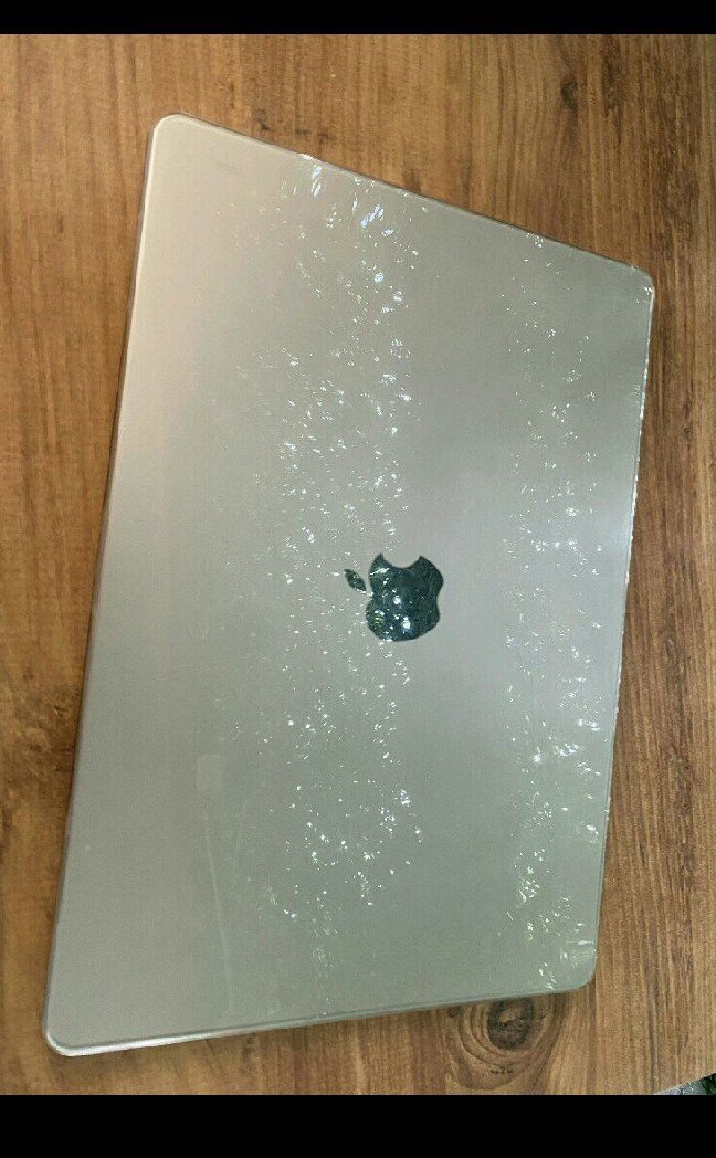 Takasly | MACBOOK AİR M2 BUYUK EKRAN