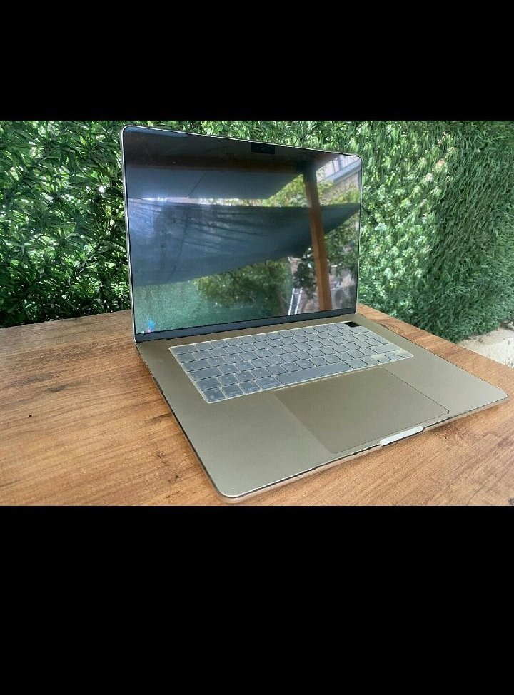 Takasly | MACBOOK AİR M2 BUYUK EKRAN