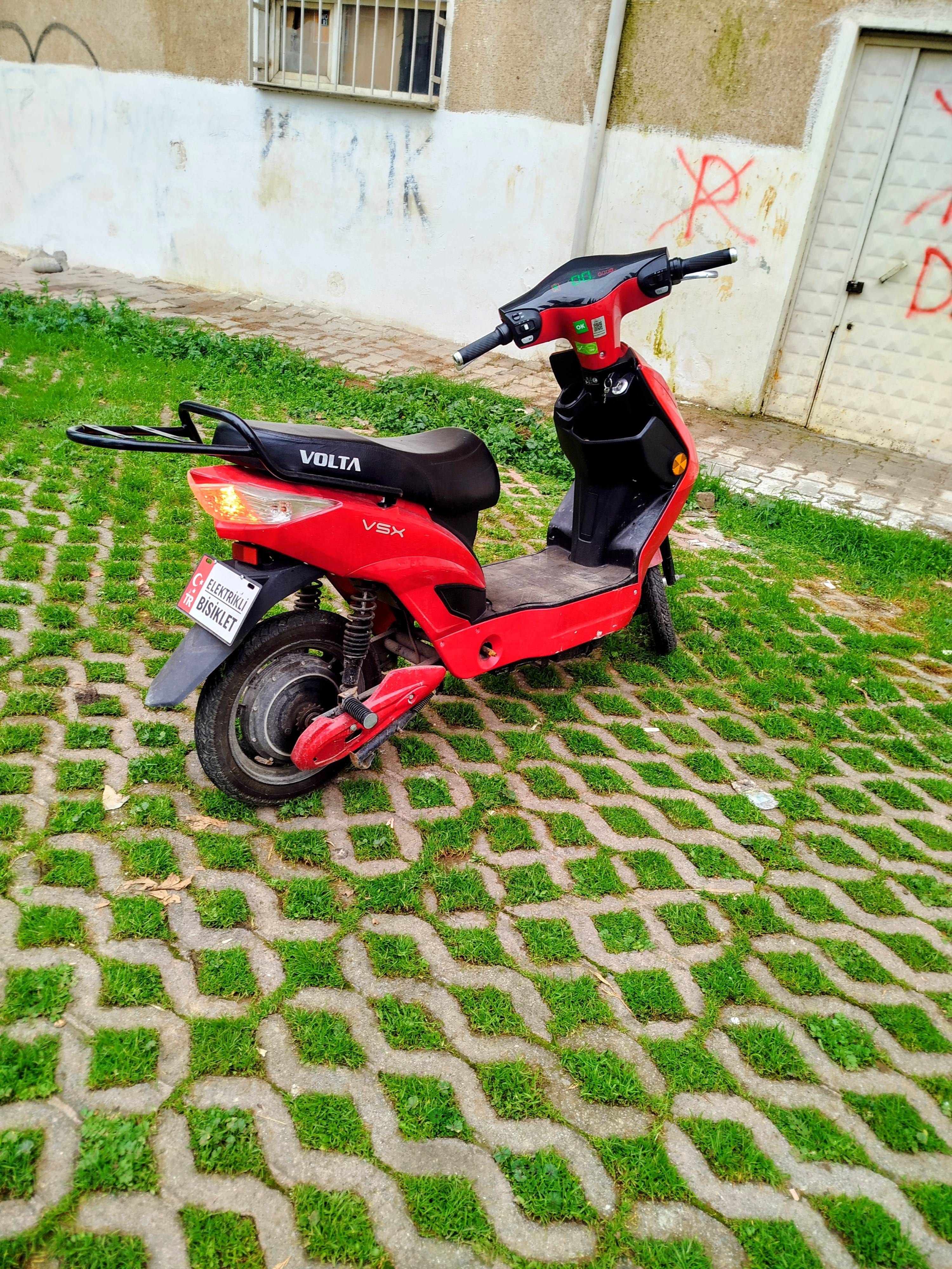  Elektrik li motosiklet
